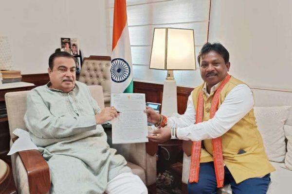 बस्तर में सड़क विकास को मिलेगी नई गति : सांसद महेश कश्यप ने केंद्रीय मंत्री नितिन गडकरी से की मुलाकात