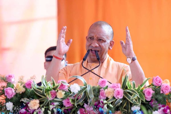 पढ़ाई में पीछे छूटे बच्चों को मुख्यधारा में लाएगी योगी सरकार, कैच-अप शिक्षण अभियान को मिलेगी नई गति