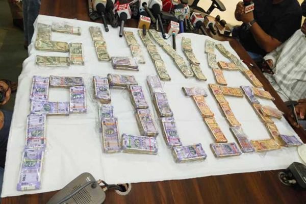गुना पुलिस ने 17 लाख रुपये की लूट का महज 18 घंटे में किया खुलासा