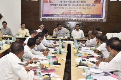 शिक्षा मंत्री गजेंद्र यादव ने बस्तर संभाग की शिक्षा व्यवस्था की समीक्षा की