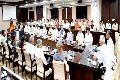 अधिकारी टीम मध्यप्रदेश के रूप में योजनाओं और निर्णयों के क्रियान्वयन में उत्कृष्ट भूमिका निभाएं : मुख्य सचिव  बर्णवाल