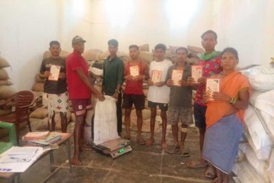 नारायणपुर जिला प्रशासन की अनूठी पहल- दुर्गम वनांचल गांवों तक ट्रैक्टर से पहुंचाया गया