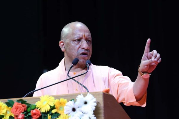 उत्तर प्रदेश बना निवेशकों की पहली पसंद, जानें उद्योग जगत के दिग्गज क्यों लगा रहे हैं बड़ा दांव