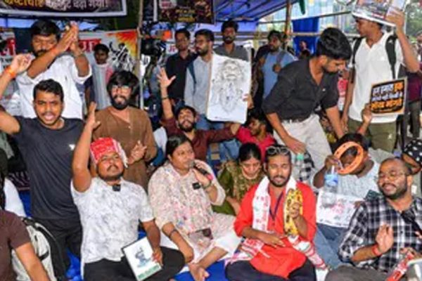 JPSC Protest: छात्रों के आंदोलन का असर! तीन सदस्यों के इस्तीफे से बढ़ी हलचल, 3 परीक्षाएं रद्द होने के आसार