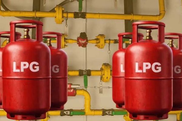 LPG सप्लाई मजबूत करने की बड़ी तैयारी, 1,800 किमी नई पाइपलाइन पर ₹7,000 करोड़ खर्च