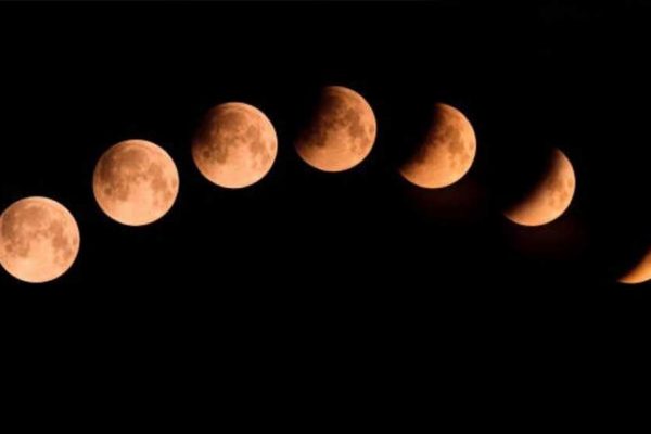 रक्षाबंधन पर 96% ढकेगा चंद्रमा! जानें कहां दिखेगा चंद्र ग्रहण और भारत में कितने बजे होगा शुरू