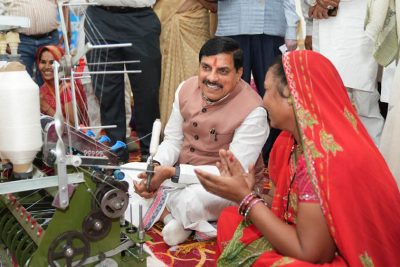 हाथकरघा क्षेत्र को प्रोत्साहन, पारंपरिक कला को संरक्षित करने तथा महिलाओं को रोजगार के अवसर उपलब्धर करवाने की दिशा में महत्वपूर्ण पहल : मुख्यमंत्री डॉ. यादव