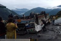 हिमाचल के चंबा में दर्दनाक हादसा, पहाड़ी से सड़क पर गिरी बस; 7 लोगों की मौत, कई घायल