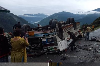 हिमाचल के चंबा में दर्दनाक हादसा, पहाड़ी से सड़क पर गिरी बस; 7 लोगों की मौत, कई घायल