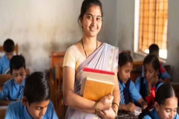 CG शिक्षा विभाग में बड़ा फेरबदल, 700 शिक्षकों के तबादले; जारी हुई ट्रांसफर लिस्ट