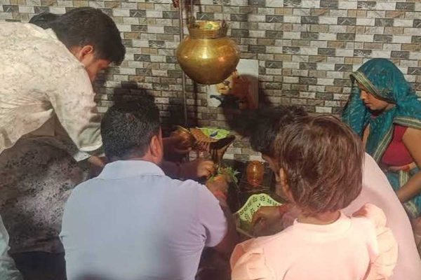 हर-हर महादेव के जयघोष से गूंजे शिवालय, बारिश में भी भक्ति की बयार
