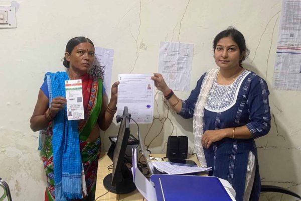 आधार सेवा केंद्र बना ग्रामीणों के लिए भरोसे का आधार