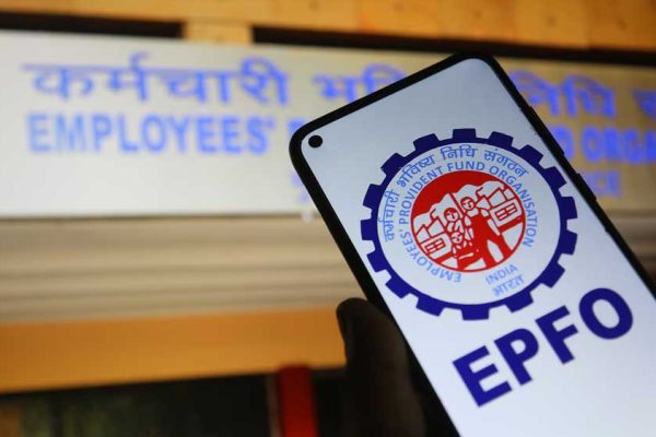 EPFO ने बदले PF से जुड़े 8 नियम, पैसा निकालने से नॉमिनेशन और क्लेम तक बड़ा अपडेट