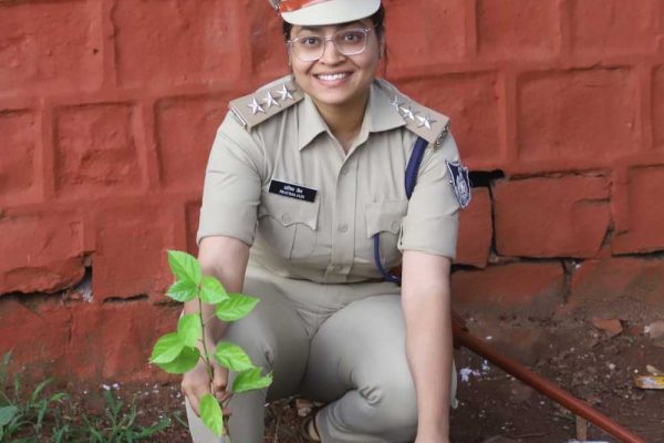 7वीं वाहिनी विसबल भोपाल द्वारा लाल परेड ग्राउंड में 300 पौधों का रोपण