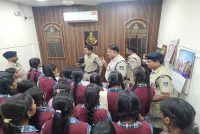 स्कूलों में कानून की पाठशाला, थानों में पुलिसिंग का प्रत्यक्ष अनुभव