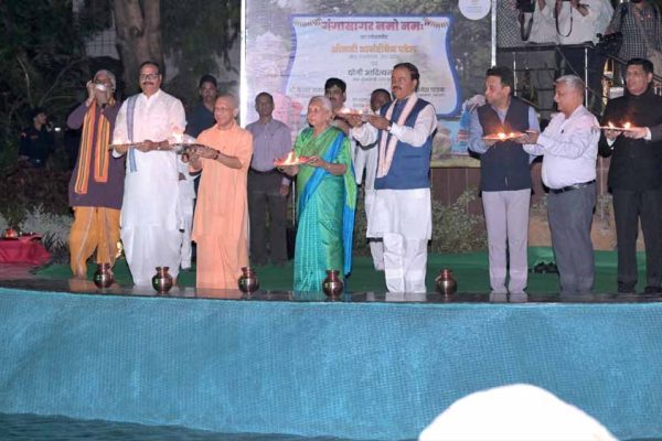 प्रेरणा स्थल पर जले आशीर्वाद के दीये, सीएम योगी ने शुरू किया सेवा संकल्प अभियान