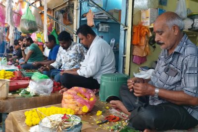 रायपुर में गणेश उत्सव पर आसमान छूते फूलों के दाम