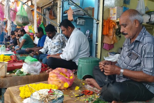 रायपुर में गणेश उत्सव पर आसमान छूते फूलों के दाम