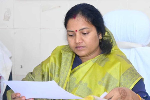 ओड़गी में विकास कार्यों की समीक्षा, मंत्री लक्ष्मी राजवाड़े ने अधिकारियों को दिए गुणवत्ता और समयबद्धता के निर्देश