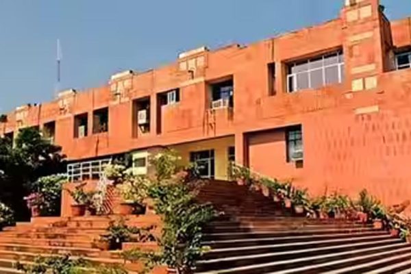 जेएनयू के प्रोफेसर पर दस से अधिक छात्राओं ने यौन उत्पीड़न का गंभीर आरोप लगाया है