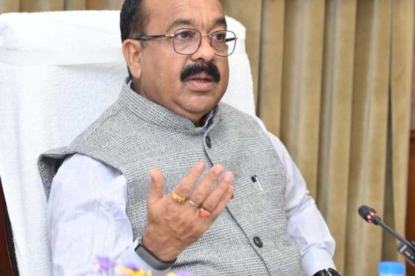 सुबह शहर में निकलें अधिकारी, जमीनी हकीकत देखें और काम कराएं :  अरुण साव