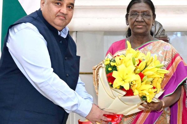 मुख्यमंत्री  विष्णु देव साय के निमंत्रण पर राष्ट्रपति ने स्वीकार किया बस्तर दशहरा के मुरिया दरबार में शामिल होने का आमंत्रण