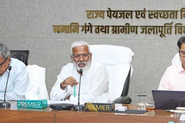 योगी सरकार का सुरक्षित पेयजल अभियान: बिहार की टीम ने यूपी जल निगम ग्रामीण की प्रयोगशाला का किया अध्ययन