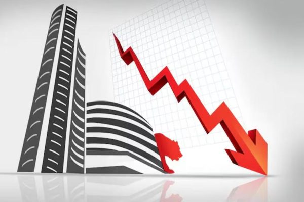 Share Market Crash: बाजार में मचा हाहाकार, सेंसेक्स 700 अंक लुढ़का, निफ्टी भी धड़ाम