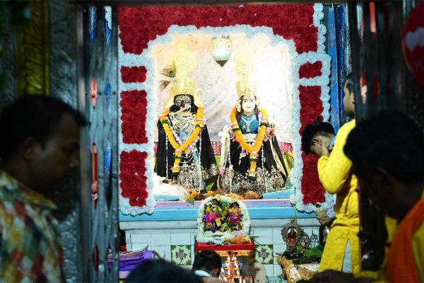 उप मुख्यमंत्री एवं कवर्धा विधायक विजय शर्मा ने श्रीकृष्ण जन्माष्टमी पर श्री राधा-कृष्ण बड़े मंदिर में की पूजा-अर्चना