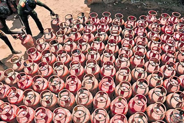 LPG Cylinder Booking: 45 दिन का इंतजार खत्म! अब गांव में भी 25 दिन बाद बुक कर सकेंगे दूसरा सिलेंडर