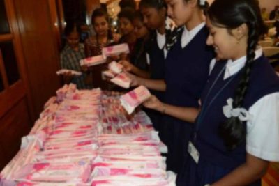 सरकारी विद्यालयों की छात्राओं को मिलेगी निःशुल्क सैनिटरी नैपकिन