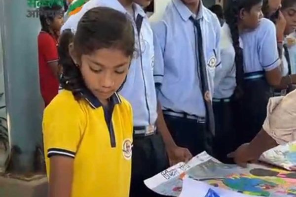 धमतरी के 97 हजार से अधिक विद्यार्थियों ने रंगों और शब्दों में उकेरी ‘मेरे सपनों के भारत’ की स्वर्णिम तस्वीर