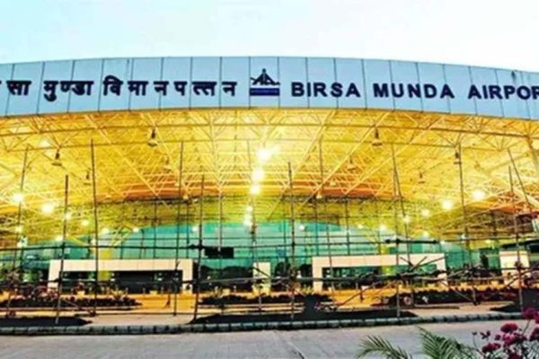 रांची एयरपोर्ट पर बढ़ा हवाई सफर का क्रेज, दो महीने में 3.68 लाख यात्रियों ने भरी उड़ान