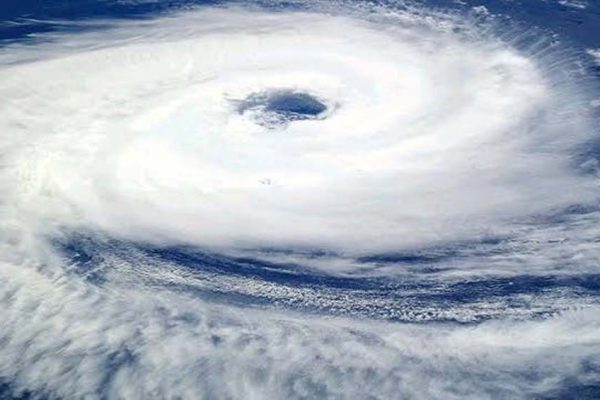 प्रशांत महासागर में तूफान नोलो ने पकड़ी रफ्तार, 185 किमी/घंटे की हवाओं के साथ पहुंचा कैटेगरी 3