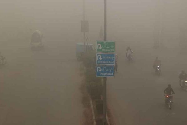 LNG संकट से पाकिस्तान की बढ़ी मुश्किलें, सर्दियों से पहले जहरीली हवा का खतरा