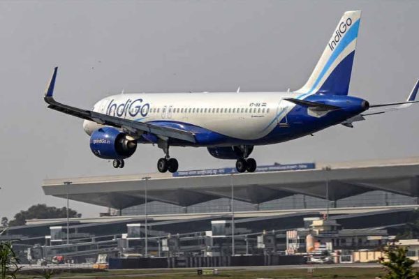 IndiGo यात्रियों को झटका! बढ़ा फ्यूल चार्ज, टिकट पर ₹1,200 तक ज्यादा देने होंगे; जानें कब से लागू