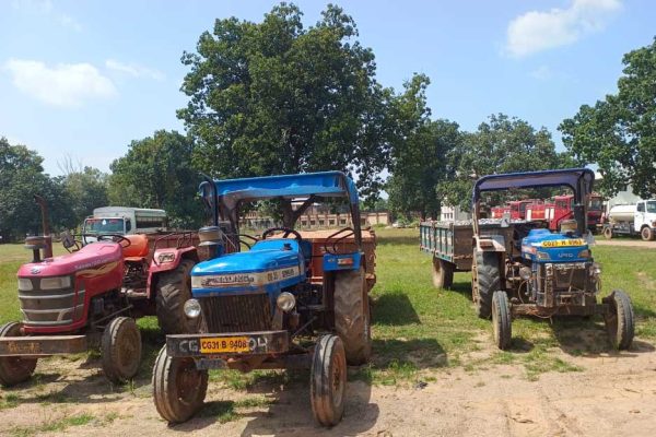 अवैध खनिज परिवहन पर सख्ती, रेत-पत्थर से भरे 6 वाहन जब्त