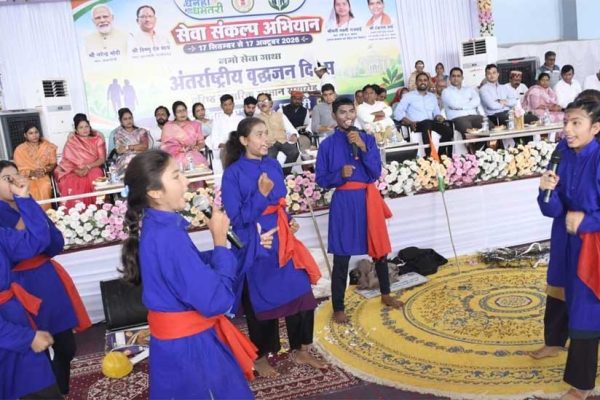 नुक्कड़ नाटक के जरिए पहुँचाया जनकल्याणकारी योजनाओं का संदेश