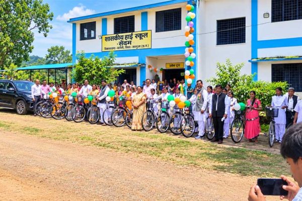 पंखों को मिली रफ्तार: सरस्वती साइकिल योजना से बेटियों की शिक्षा की राह हुई आसान